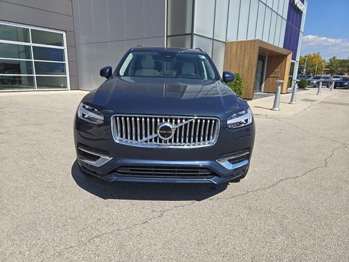 2024 Volvo XC90 B6 Plus Bright Theme