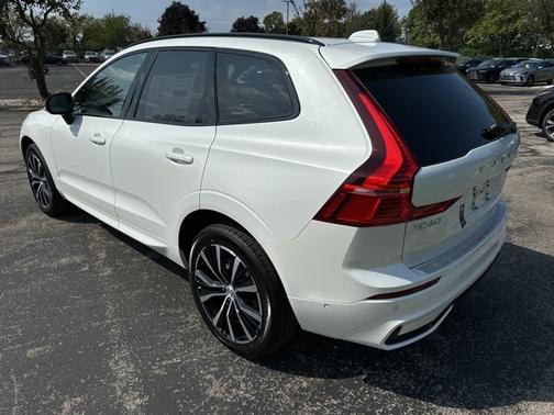 2025 Volvo XC60 B5 Plus