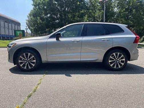 2025 Volvo XC60 Plus