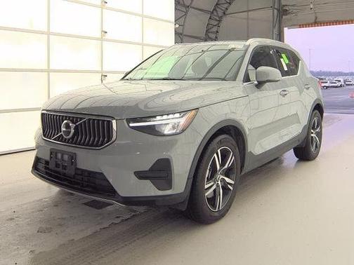 2025 Volvo XC40 Core