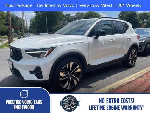 2023 Volvo XC40 B5 AWD Plus Dark