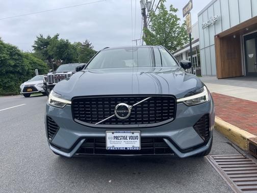 2023 Volvo XC60 Recharge Plug-In Hybrid Ultimate Dark