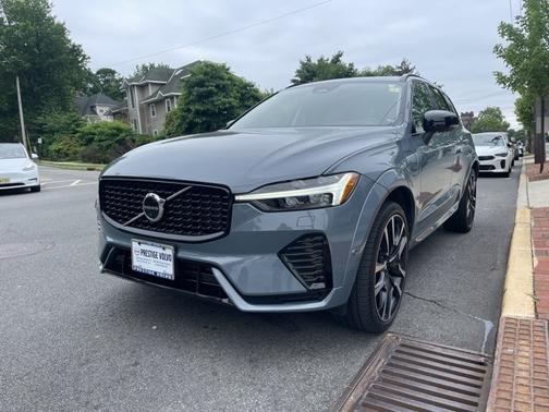 2023 Volvo XC60 Recharge Plug-In Hybrid Ultimate Dark