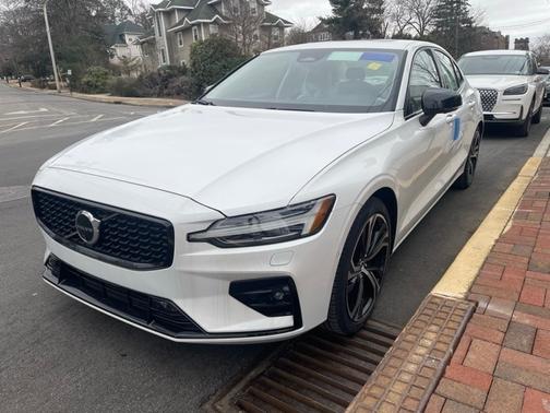 2024 Volvo S60 B5 Plus Dark