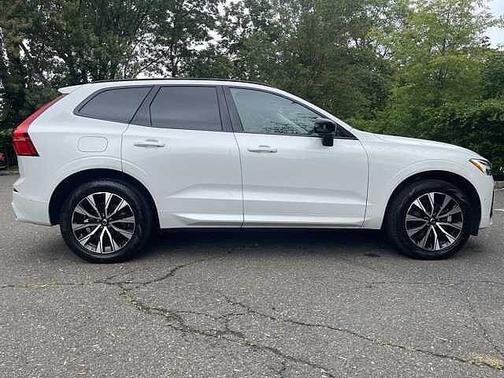 2024 Volvo XC60 Plus