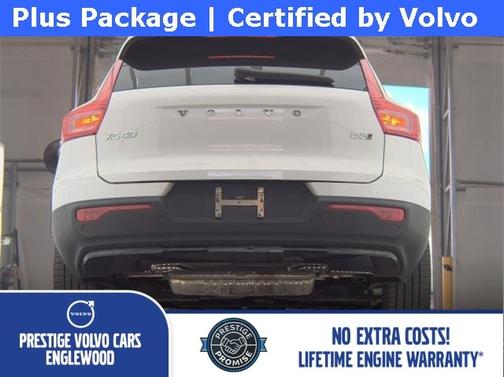 2025 Volvo XC40 B5 Plus Dark Theme