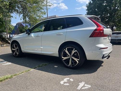 2022 Volvo XC60 R-Design
