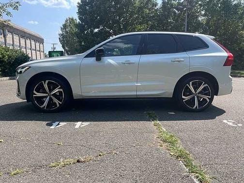 2022 Volvo XC60 R-Design