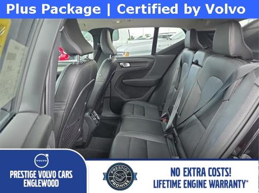 2025 Volvo XC40 B5 Plus Bright Theme