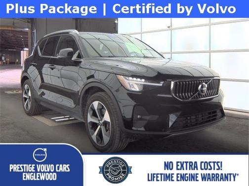 2025 Volvo XC40 B5 Plus Bright Theme