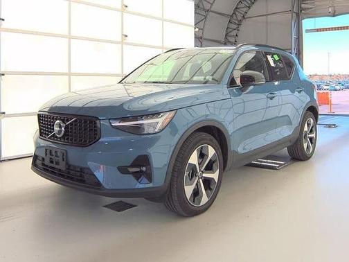 2025 Volvo XC40 Plus