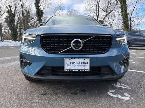 2025 Volvo XC40 Plus