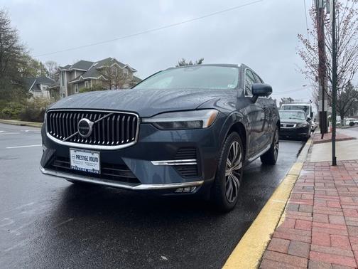 2023 Volvo XC60 B5 AWD Plus Bright