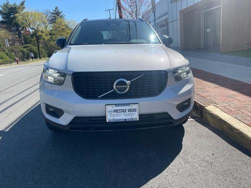 2022 Volvo XC40 T5 AWD R-Design