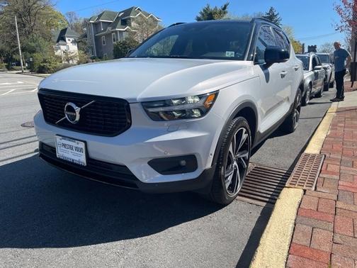 2022 Volvo XC40 T5 AWD R-Design