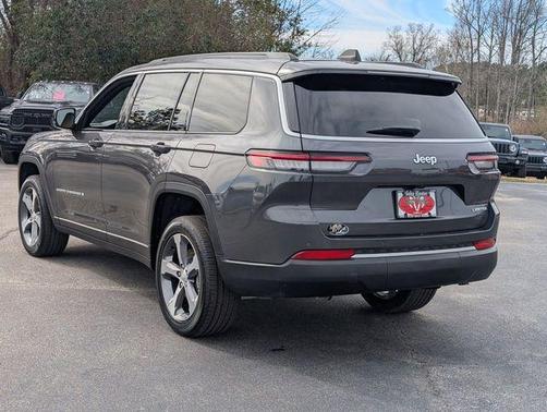 Silver Zynith Clearcoat 2026 Jeep Cherokee Overland