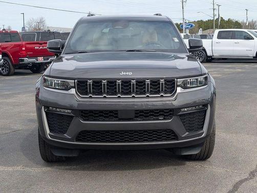 Silver Zynith Clearcoat 2026 Jeep Cherokee Overland