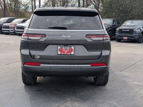 Silver Zynith Clearcoat 2026 Jeep Cherokee Overland