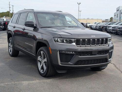 Silver Zynith Clearcoat 2026 Jeep Cherokee Overland