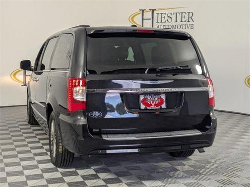 2015 Chrysler Town & Country Touring-L