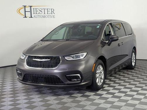 Granite Crystal Clearcoat Metallic 2023 Chrysler Pacifica Touring-L