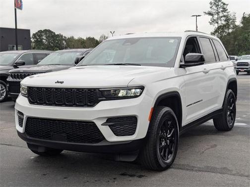2025 Jeep Grand Cherokee Laredo