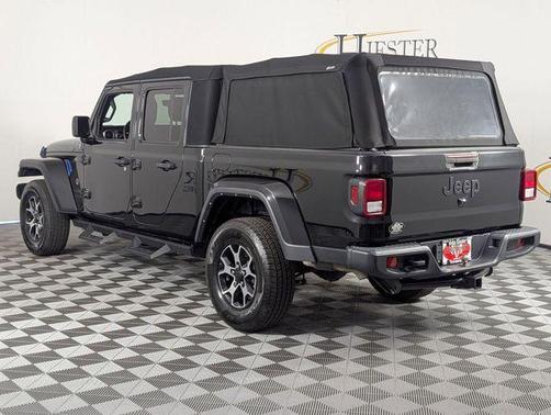 Black Clearcoat 2022 Jeep Gladiator Sport