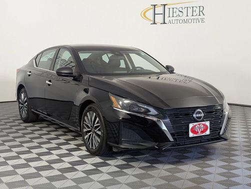 Super Black Clearcoat 2024 Nissan Altima 2.5 SV