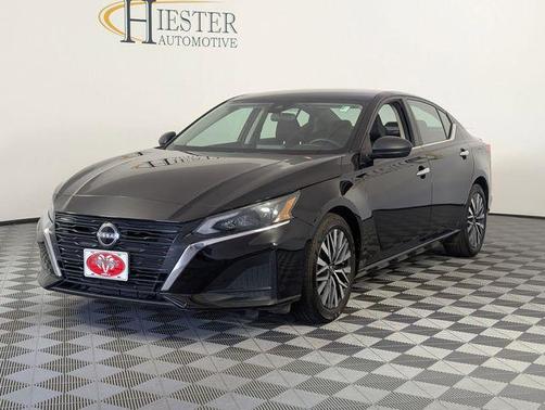 Super Black Clearcoat 2024 Nissan Altima 2.5 SV