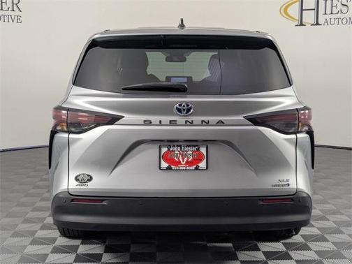 2023 Toyota Sienna XLE