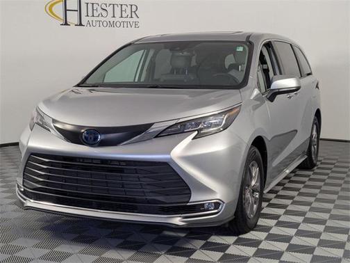 2023 Toyota Sienna XLE