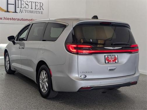 2024 Chrysler Pacifica Touring-L