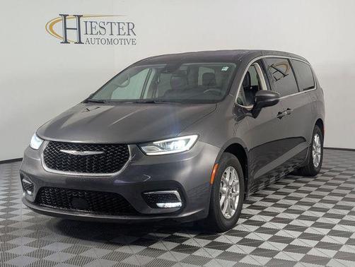 Granite Crystal Clearcoat Metallic 2023 Chrysler Pacifica Touring-L