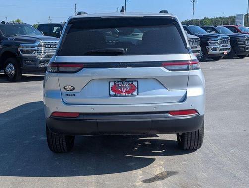 Silver Zynith 2026 Jeep Grand Cherokee Limited