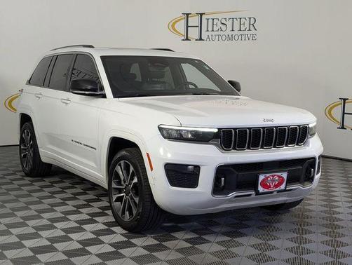 Bright White Clearcoat 2022 Jeep Grand Cherokee Overland