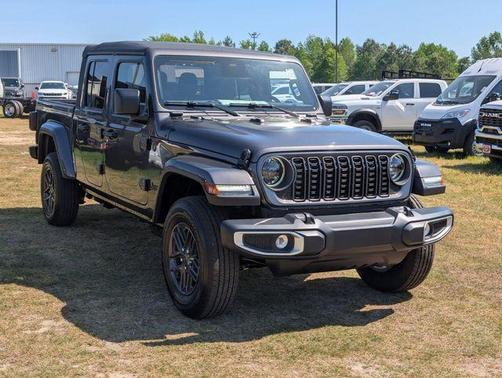Granite Crystal Clearcoat Metallic 2026 Jeep Gladiator Sport