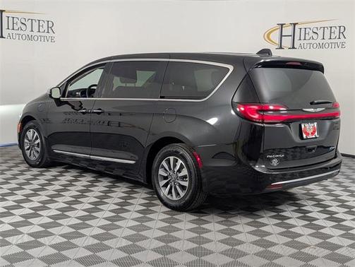 2023 Chrysler Pacifica Hybrid Limited