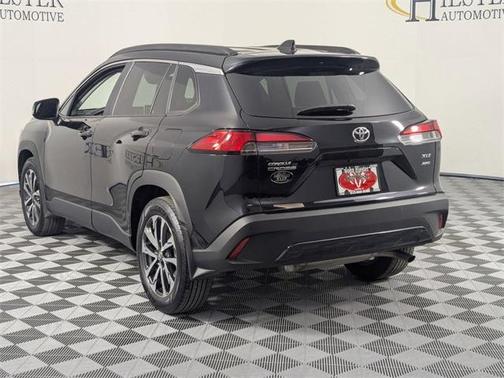 2025 Toyota Corolla Cross XLE