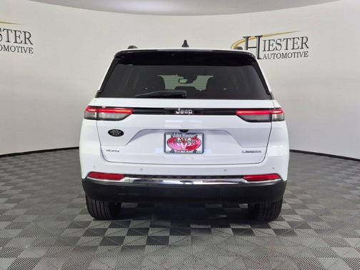 Bright White Clearcoat 2023 Jeep Grand Cherokee Laredo