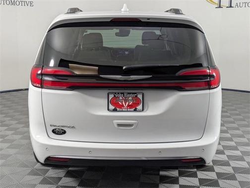 2021 Chrysler Pacifica Touring-L