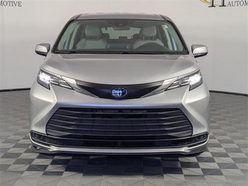2021 Toyota Sienna LE