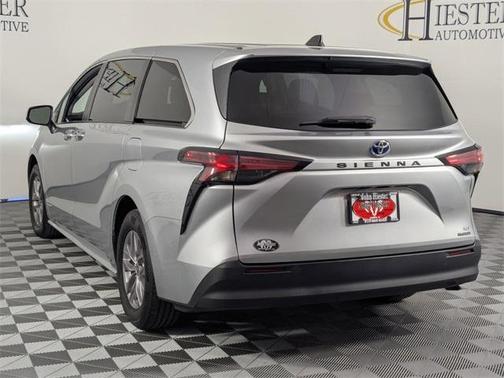 2021 Toyota Sienna LE