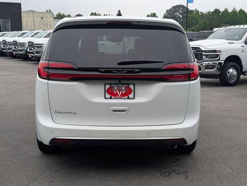 PW7 2027 Chrysler Pacifica SELECT