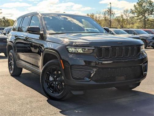 2025 Jeep Grand Cherokee Laredo