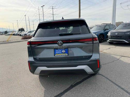 Platinum Gray 2026 Volkswagen Tiguan 2.0T SE