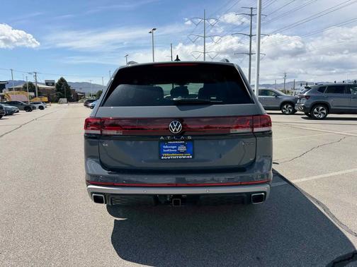 pure gray 2026 Volkswagen Atlas Peak Edition