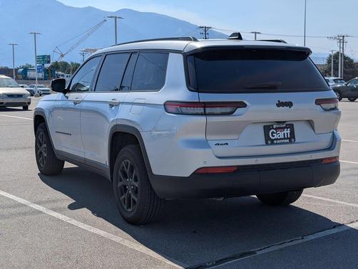 Silver Zynith 2025 Jeep Grand Cherokee L Altitude