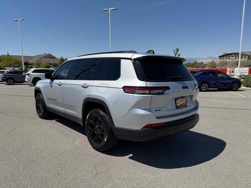Silver Zynith 2025 Jeep Grand Cherokee L Altitude