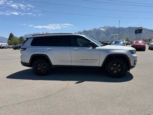 Silver Zynith 2025 Jeep Grand Cherokee L Altitude