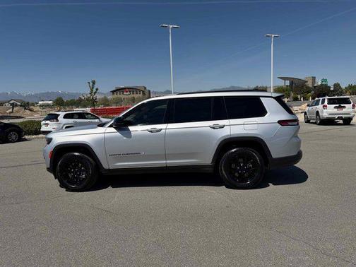 Silver Zynith 2025 Jeep Grand Cherokee L Altitude